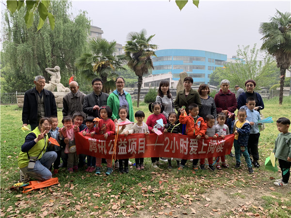 33书香飘万家——幸福种子亲自阅读中心志愿者开展《2小时爱上阅读》绘本户外拓展延伸活动《春天的气息》.jpg