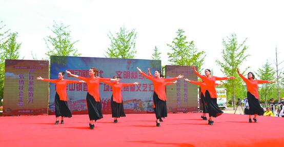 “舞动新时代 文明蒜乡人”为主题的首届广场舞大赛.jpg