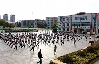 宜兴外国语学校初一年级隆重举行广播操比赛