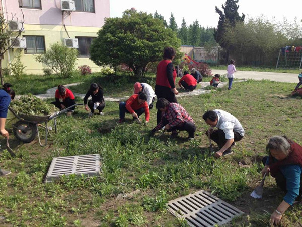 不但美化了校园环境,进一步增强了家园互动,同时也让孩子们体验到劳动