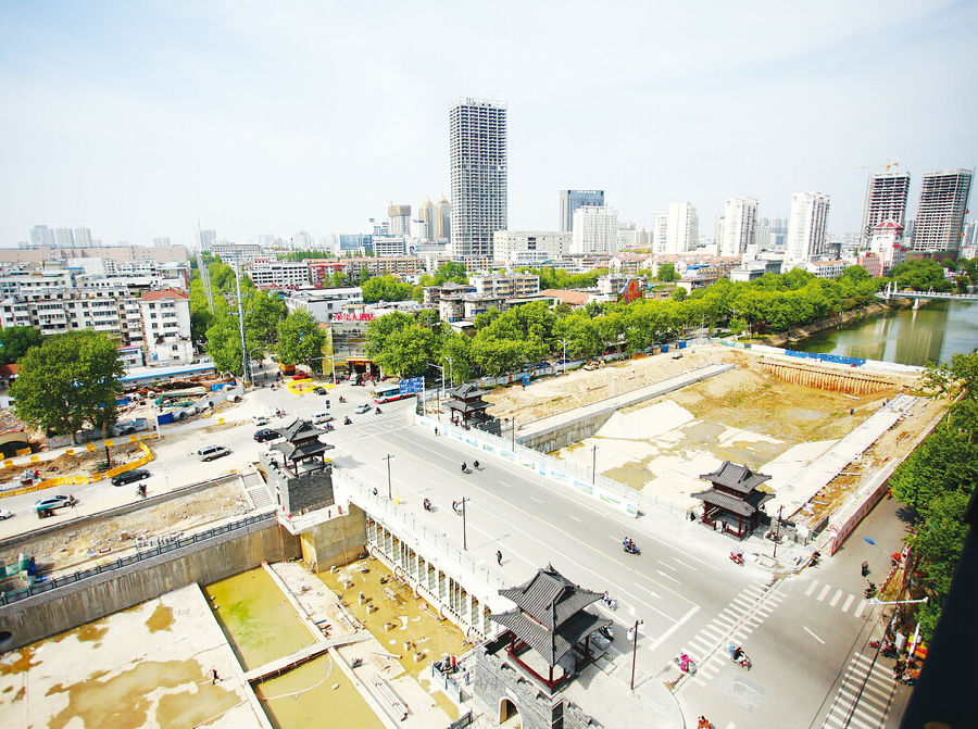新建成的北门桥桥面建设已完工