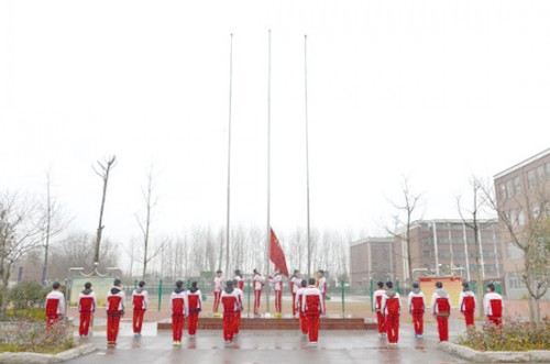 淮安市东方双语学校举行升旗仪式
